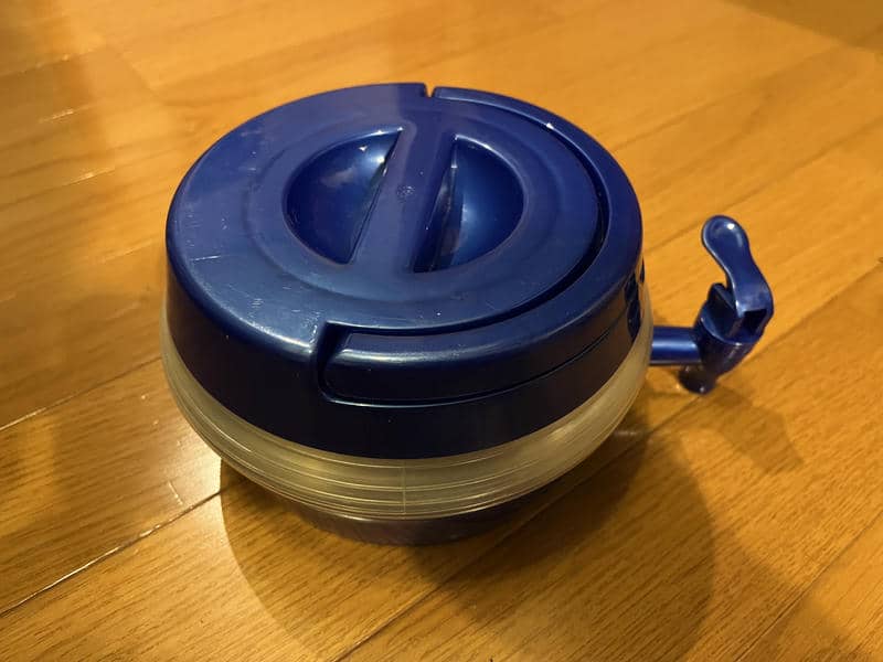 コンパクトに折りたたんだダイソーのウォータータンク